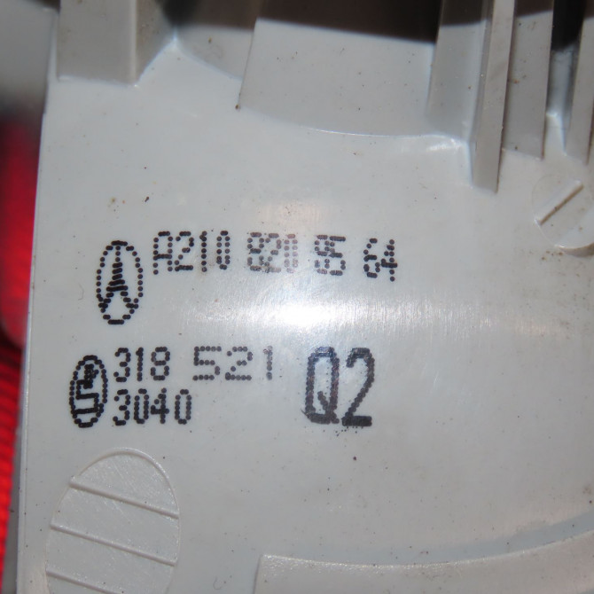 Feu arrière interieur gauche occasion  Mercedes-benz CLASSE E (W210) E 320 cdi (210.026) (1999-2002)   2108208564  2