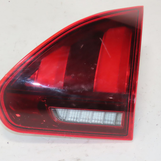 Feu arrière intérieur droit occasion  Peugeot 2008 I (CU_) 1.2 thp 110 / puretech 110 (2015) 5 portes   9814757280  1