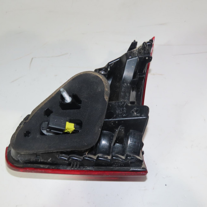 Feu arrière interieur gauche occasion  Peugeot 2008 I (CU_) 1.2 thp 110 / puretech 110 (2015) 5 portes   9814758480  3