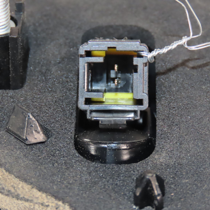 Feu arrière interieur gauche occasion  Peugeot 2008 I (CU_) 1.2 thp 110 / puretech 110 (2015) 5 portes   9814758480  4