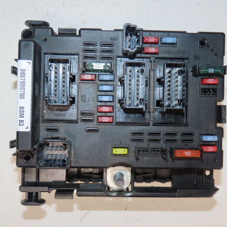 Boite a fusibles occasion  Peugeot 206 3/5 portes (2A/C) 1.4 i (1998-2012) 3 portes   9657608780 