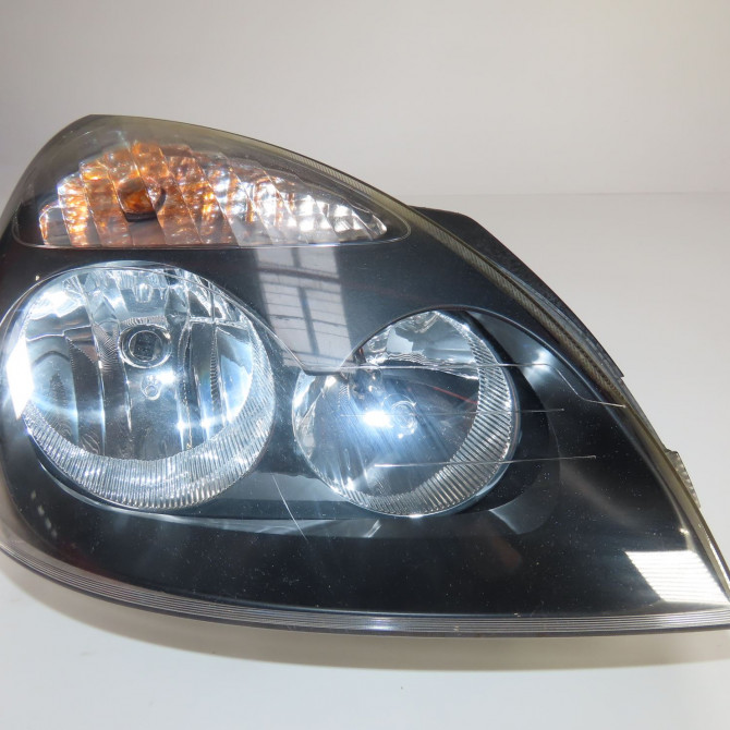 Phare droit occasion  Renault CLIO II (BB_, CB_) 1.2 16v (bb05, bb0w, bb11, bb27, bb2t, bb2u, bb2v, cb05,... (2001-2016) 3 portes   7701057658  1