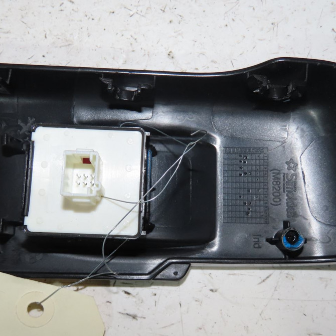 Commande lève-glace porte avant gauche occasion  Citroën C3 III (SX) 1.2 puretech 82 (2018) 5 portes   98106397ZD  2