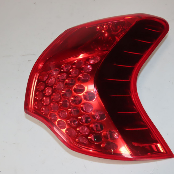 Feu arrière droit occasion  Peugeot 3008 Monospace (0U_) 1.6 hdi (2009-2016) 5 portes   6351HC  1