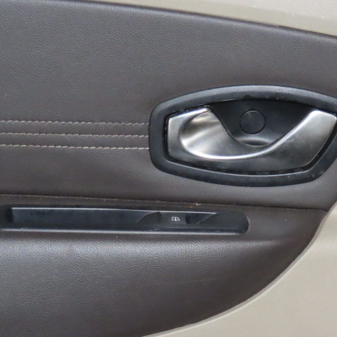 Porte arrière gauche occasion  Renault SCÉNIC III (JZ0/1_) 1.9 dci (jz0j, jz1j, jz1k, jz1s) (2009)   821017991R  4