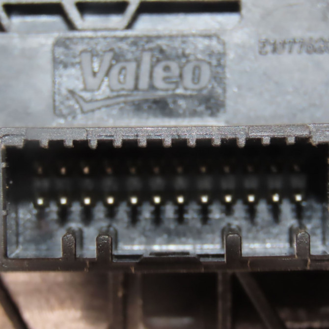 Commande lève-glace porte avant gauche occasion  Renault KADJAR (HA_, HL_) 1.5 blue dci 115 (2018)   254012952R  4