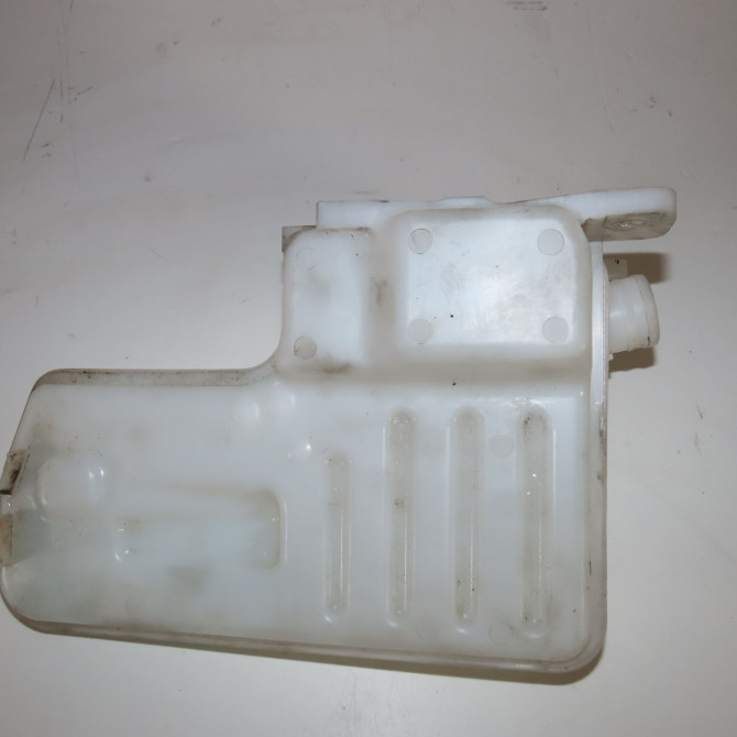 Reservoir lave-glace avant occasion  Seat ATECA (KH7, KHP) 1.6 tdi (2016)   5Q0955448AJ  1