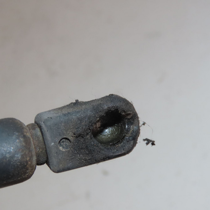 Verin droit hayon occasion  Hyundai SANTA FÉ II (CM) 2.2 crdi 4x4 (2006-2009)   817702B000  3