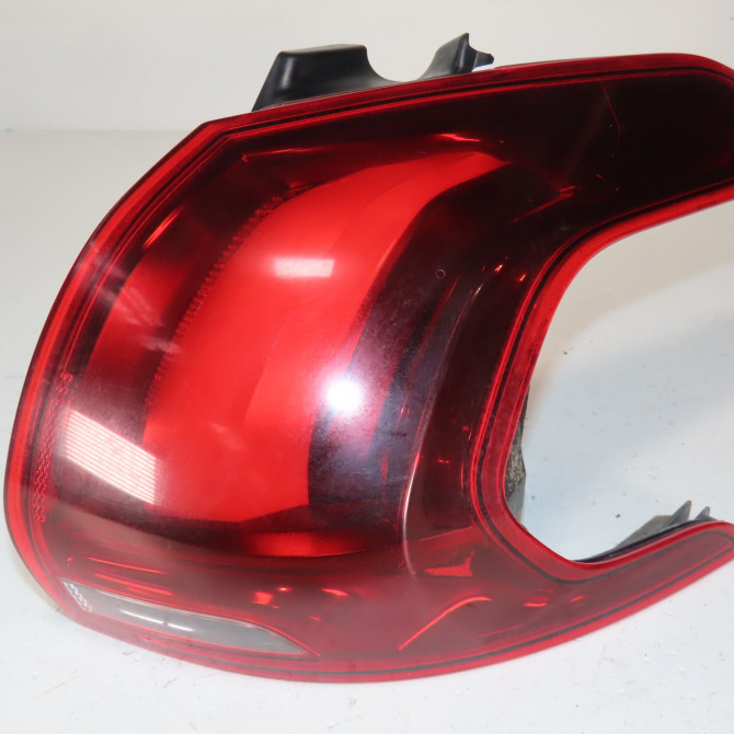 Feu arrière droit occasion  Peugeot 2008 I (CU_) 1.6 bluehdi 120 (2014) 5 portes   9826730380  1