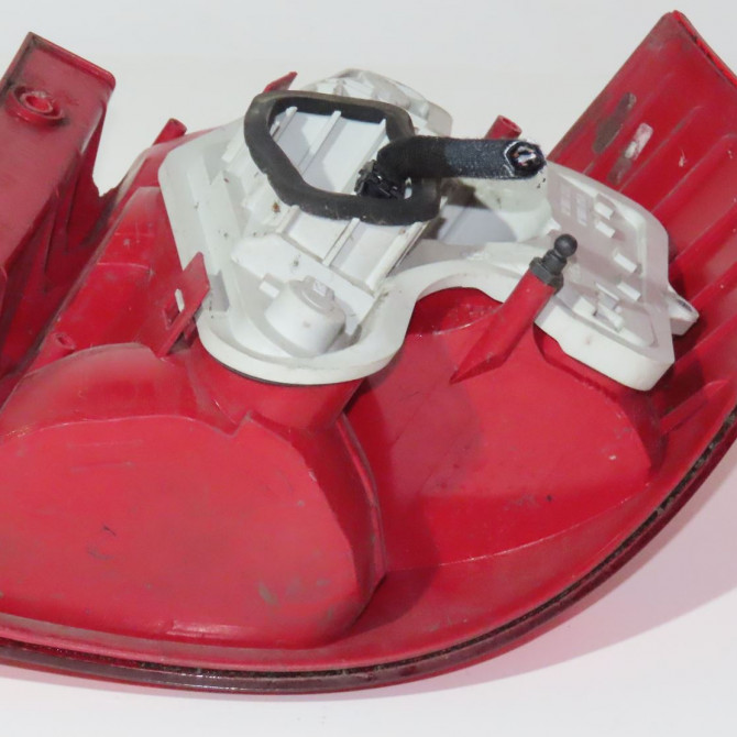 Feu arrière gauche occasion  Skoda YETI (5L) 1.2 tsi (2009-2015)   5L0945111  3