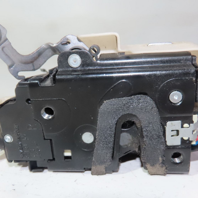 Serrure porte avd occasion  Volkswagen vw POLO (9N_, 9A_) 1.2 12v (2001-2007) 5 portes   7E1837016A  1