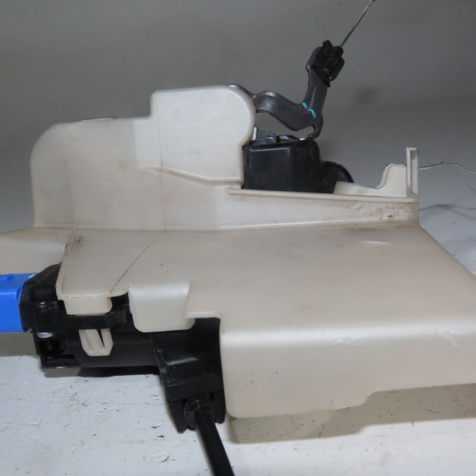 Serrure porte avd occasion  Volkswagen vw POLO (9N_, 9A_) 1.2 12v (2001-2007) 5 portes   7E1837016A  2