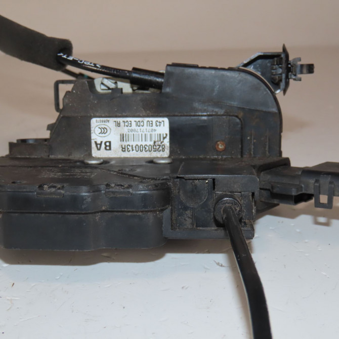 Serrure porte arg occasion  Renault LATITUDE (L70_) 2.0 dci 150 (l70h) (2011)   825030013R  2