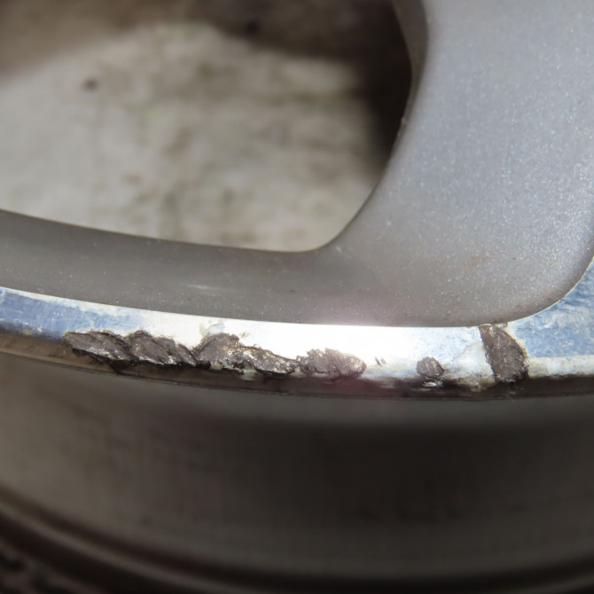 Jante aluminium occasion  Peugeot 208 I (CA_, CC_) 1.4 hdi (2012) 3 portes   9673773677  4