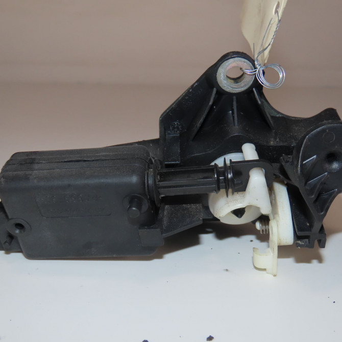 Actionneur serrure hayon occasion  RENAULT CLIO CAMPUS II Phase 2 07-2009->12-2012 1.2i 60ch   7701039565  2