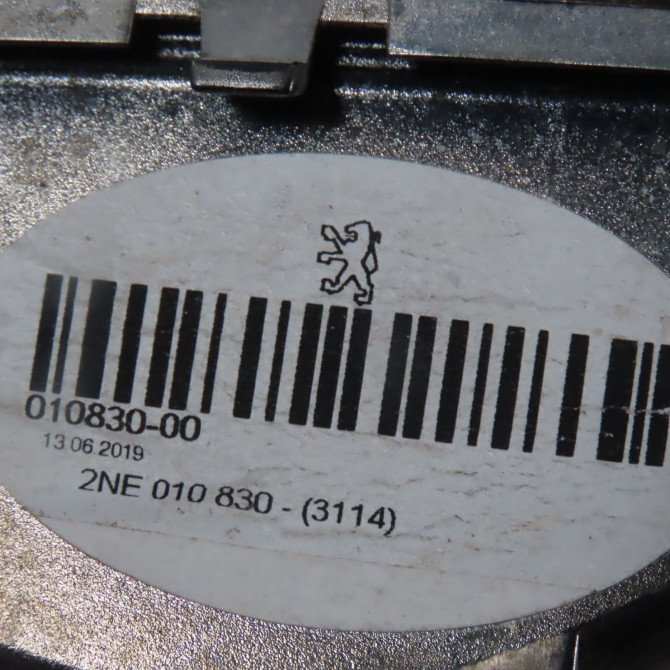 Feu brouillard central arrière occasion  Peugeot 208 I (CA_, CC_) 1.2 vti 68 / puretech 68 (2016) 5 portes   9674308980  6