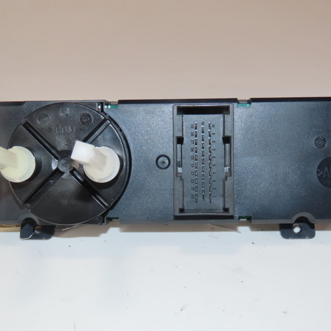 Commande de chauffage occasion  Mercedes-benz CLK (C208) Clk 200 (208.335) (1997-2002)   2108302985  2