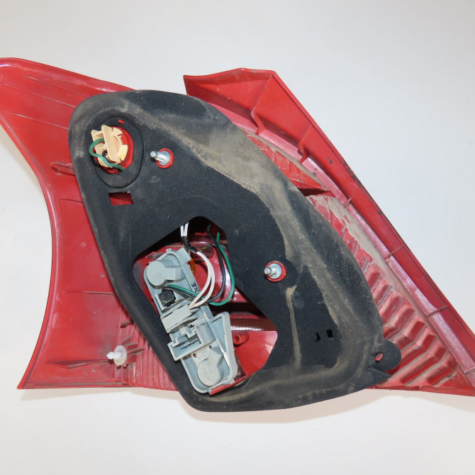 Feu arrière droit occasion  Toyota YARIS (_P9_) 1.0 vvt-i (ksp90_) (2005-2011) 5 portes   815510D110  2