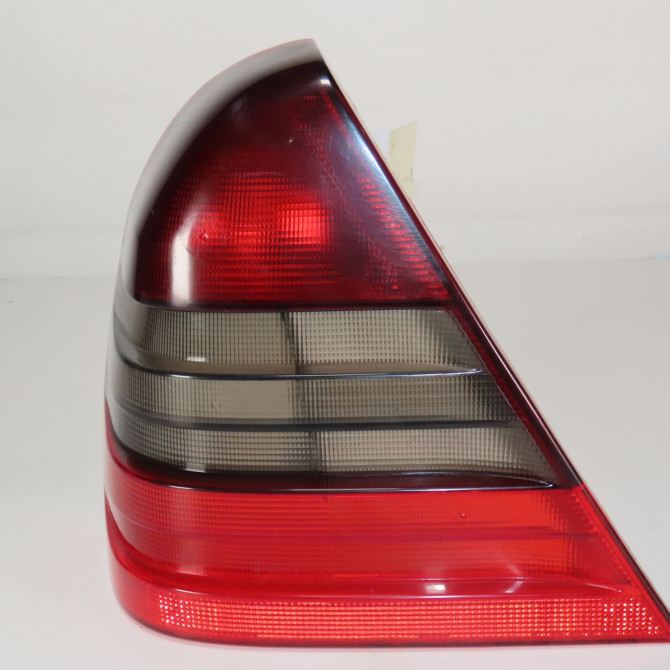 Feu arrière gauche occasion  Mercedes-benz CLASSE C (W202) C 200 cdi (202.134) (1998-2000)   2028205166  1