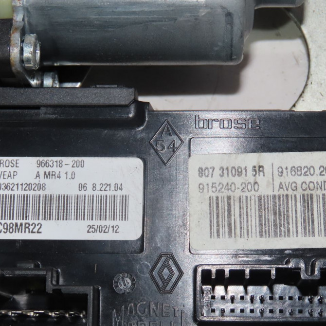 Mecanisme+moteur leve-glace avg occasion  Renault MEGANE III Coupé (DZ0/1_) 1.5 dci (dz0c, dz1a) (2008-2015)   807218465R  2