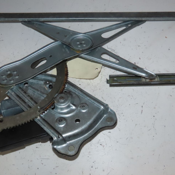 Mecanisme+moteur leve-glace avg occasion  Renault MEGANE III Coupé (DZ0/1_) 1.5 dci (dz0c, dz1a) (2008-2015)   807218465R  3