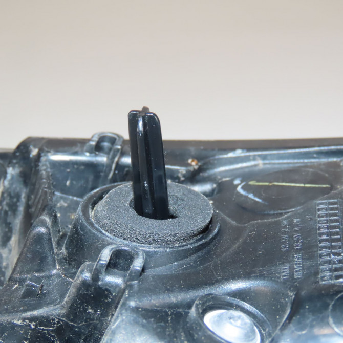 Feu arrière interieur gauche occasion  Peugeot 2008 II (UD_, US_, UY_, UK_) 1.2 puretech 130 (2019)   9825957580  6