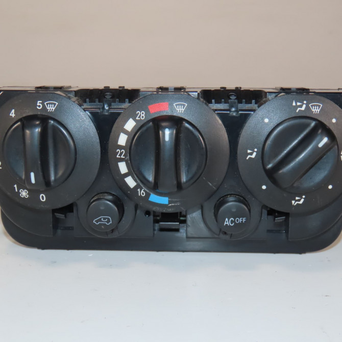 Commande de chauffage occasion  Mercedes-benz CLASSE A (W168) A 140 (168.031, 168.131) (1997-2004)   1688302185  1