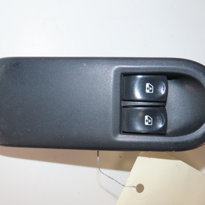Commande lève-glace porte avant gauche occasion  Renault CLIO III (BR0/1, CR0/1) 1.5 dci (br17, cr17) (2005-2012) 5 portes   8200214943  1