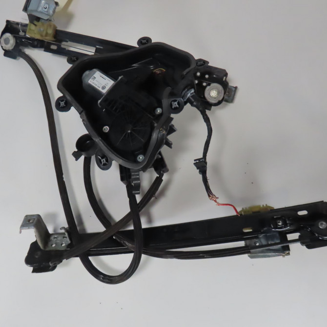 Mecanisme+moteur leve-glace avg occasion  Seat IBIZA IV (6J5, 6P1) 2.0 tdi (2010-2015)   6J3837461  3