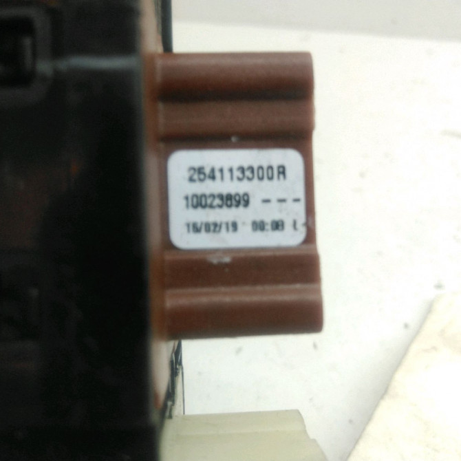 Commande lève-glace porte avant gauche occasion  Dacia DUSTER (HM_) 1.5 dci 115 (hmad) (2017)   254112588R  4