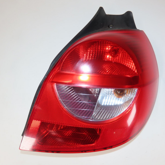 Feu arrière droit occasion  RENAULT CLIO III   8200459960  1