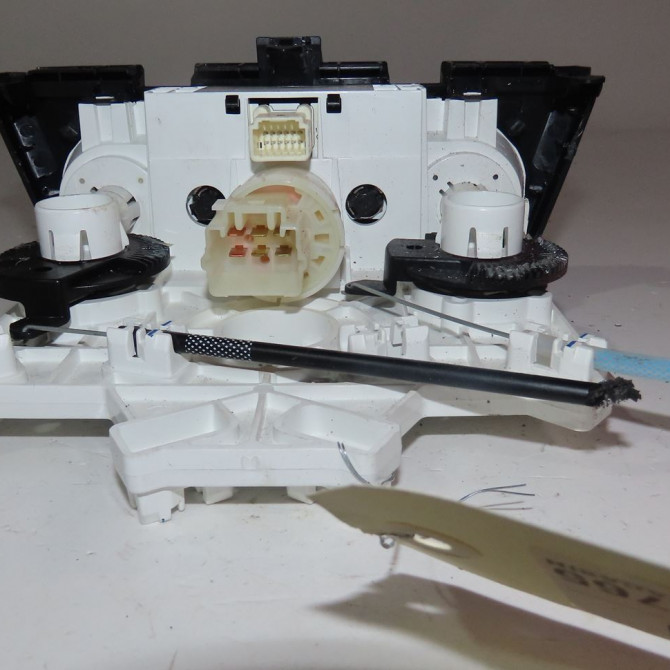 Commande de chauffage occasion  Suzuki SWIFT V (AZ) 1.2 hybrid (mild hybrid) (a2l412) (2020) 5 portes   7441052R71BKF  2