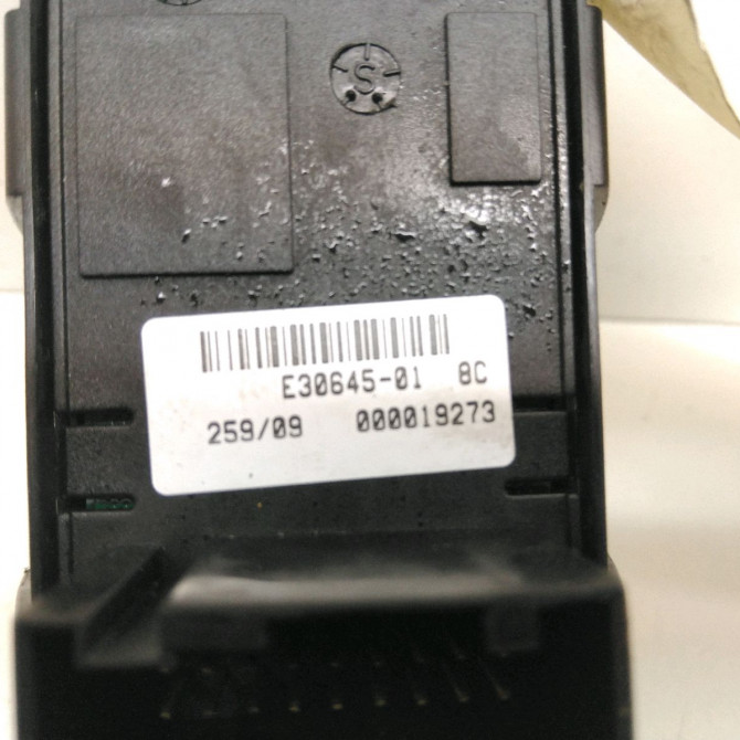 Commande lève-glace porte avant gauche occasion  Peugeot 207 SW (WK_) 1.6 hdi (2007-2012) 5 portes   6490EJ  3