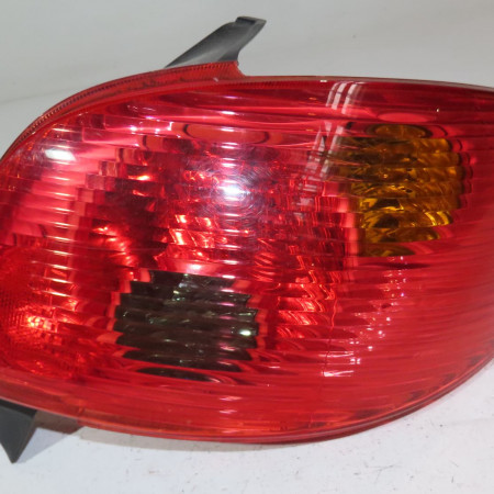 Feu arrière droit occasion  Peugeot 206+ (2L_, 2M_) 1.4 i (2lkfwa, 2mkfwa) (2009-2013) 3 portes   6351S0 