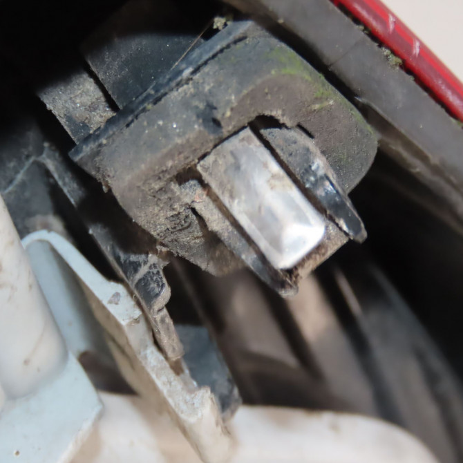 Feu arrière gauche occasion  Volkswagen vw POLO (9N_, 9A_) 1.2 (2002-2007) 5 portes   6Q6945095G  4