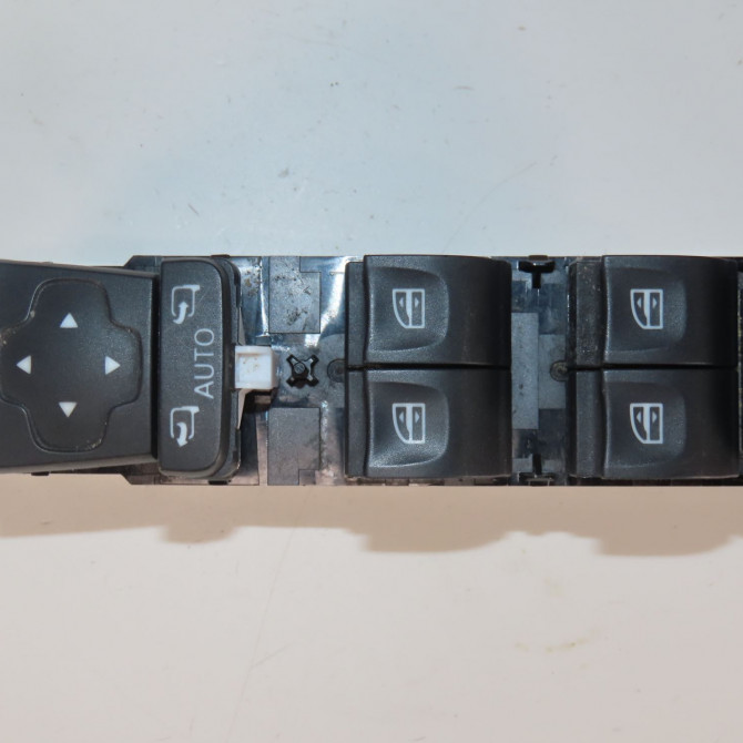 Commande lève-glace porte avant gauche occasion  Renault MEGANE IV Estate (K9A/M/N_) 1.5 dci 110 (2016)   254012952R  1