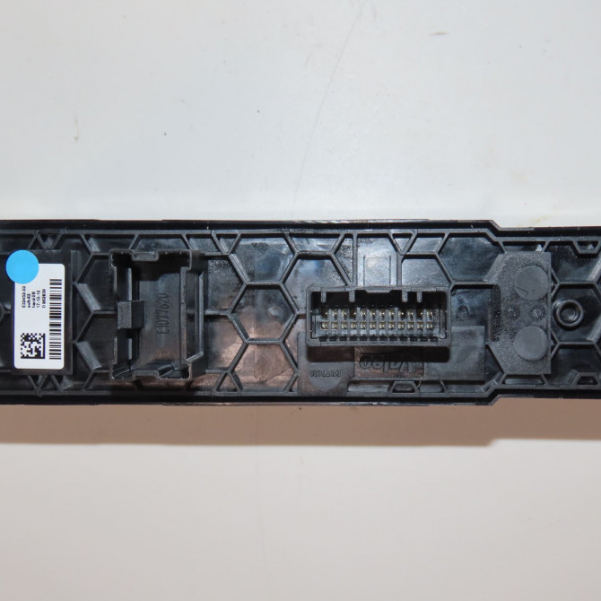 Commande lève-glace porte avant gauche occasion  Renault MEGANE IV Estate (K9A/M/N_) 1.5 dci 110 (2016)   254012952R  2