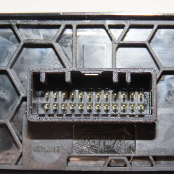 Commande lève-glace porte avant gauche occasion  Renault MEGANE IV Estate (K9A/M/N_) 1.5 dci 110 (2016)   254012952R  3