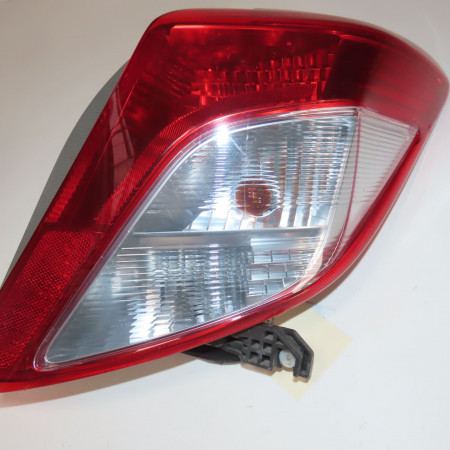 Feu arrière droit occasion  Toyota YARIS (_P13_) 1.3 (nsp130_) (2011)   815510D370 