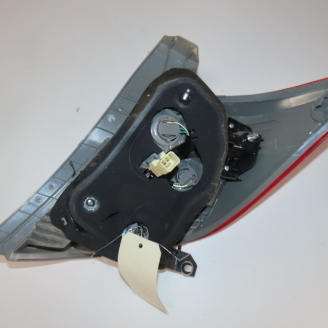 Feu arrière gauche occasion  Toyota YARIS (_P13_) 1.3 (nsp130_) (2011)   815610D370  2