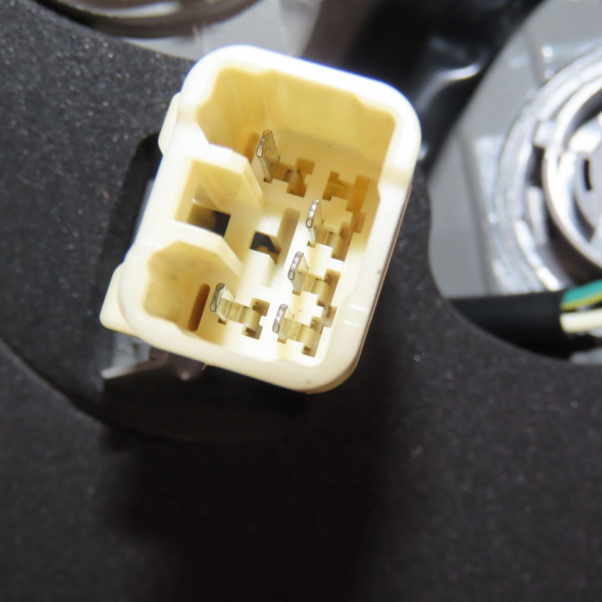 Feu arrière gauche occasion  Toyota YARIS (_P13_) 1.3 (nsp130_) (2011)   815610D370  3