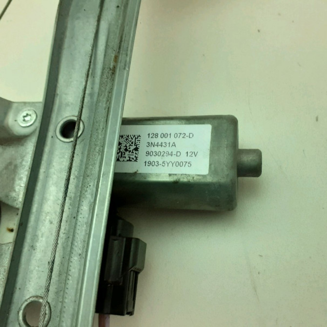 Mecanisme+moteur leve-glace arg occasion  Renault CAPTUR I (J5_, H5_) 1.5 dci 90 (2013) 5 portes   827012973R  2