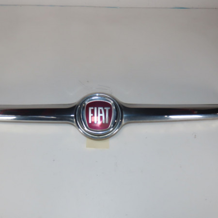 Calandre occasion  Fiat 500X (334_) 1.4 (334axc1b, 334axc11) (2014)   735614549 