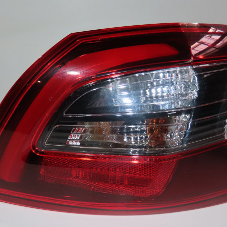 Feu arrière droit occasion  Peugeot 308 II (LB_, LP_, LW_, LH_, L3_) 1.2 thp 130 (2013-2021)   9823728580 
