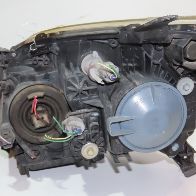 Phare droit occasion  Toyota AVENSIS Break (_T27_) 2.0 d-4d (adt270_) (2011-2018)   8113005240  3