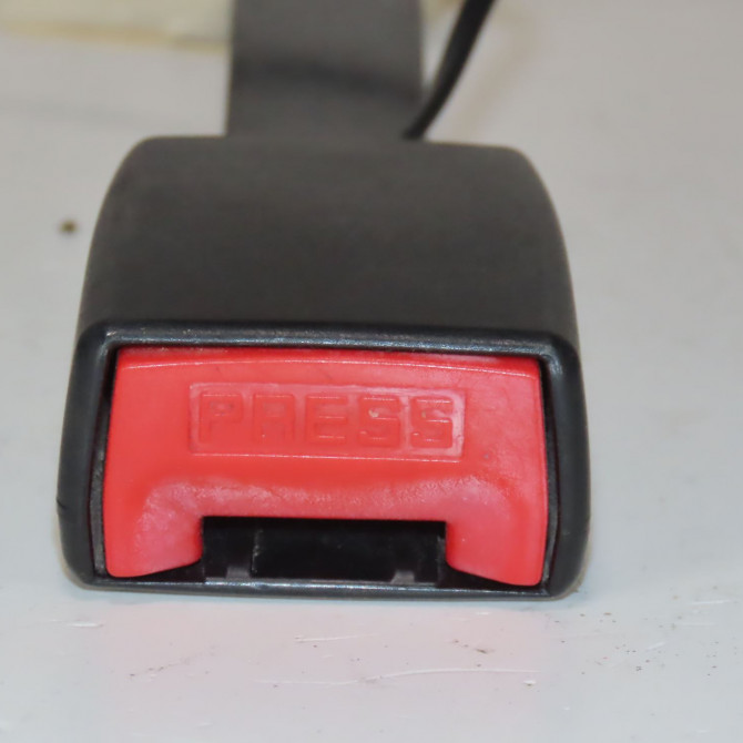 Ancrage ceinture avant gauche occasion  Renault CLIO III (BR0/1, CR0/1) 1.5 dci (br17, cr17) (2005-2012) 5 portes   8200794023  1