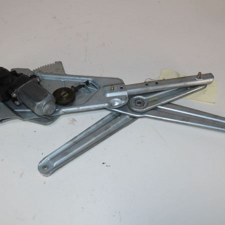 Mecanisme + moteur lève-glace avant droit occasion  Renault TWINGO I (C06_) 1.2 (c066, c068) (1996-2007) 3 portes   8200051780 