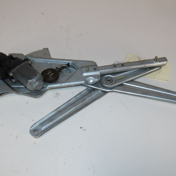Mecanisme + moteur lève-glace avant droit occasion  Renault TWINGO I (C06_) 1.2 (c066, c068) (1996-2007) 3 portes   8200051780  1