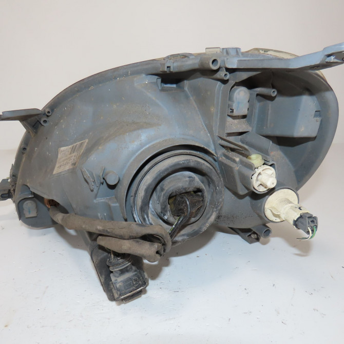 Phare droit occasion  Toyota YARIS (_P1_) 1.4 d-4d (nlp10_) (2001-2005)   811100D08000  3