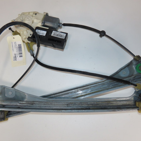 Mecanisme+moteur leve-glace avg occasion  Renault LAGUNA III Grandtour (KT0/1) 2.0 dci (kt0m, kt0n, kt0s, kt19, kt1f) (2008-2015)   807010002R 